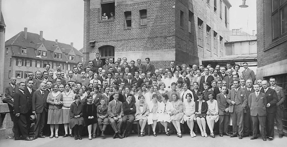 WorkersattheWaldorfAstoriaCigarettefactory Gli operai della fabbrica di sigarette Waldorf-Astoria