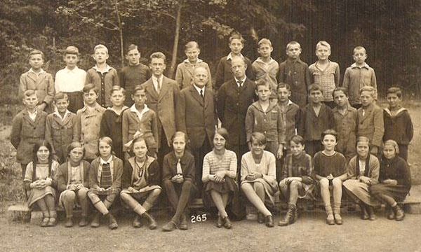 prima_classe Emil Molt con i primi alunni e i maestri nel 1919